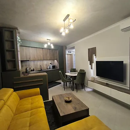 Mina Lux Paraćin